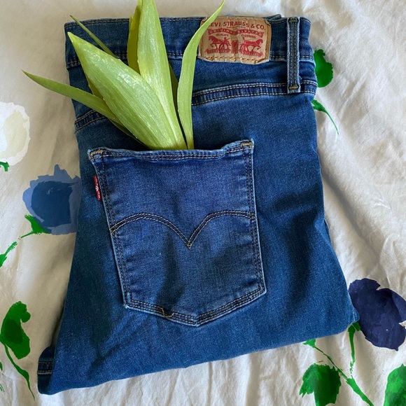 Levi’s slimming skinny jeans